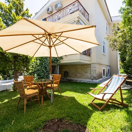 The Maisonette Сиври